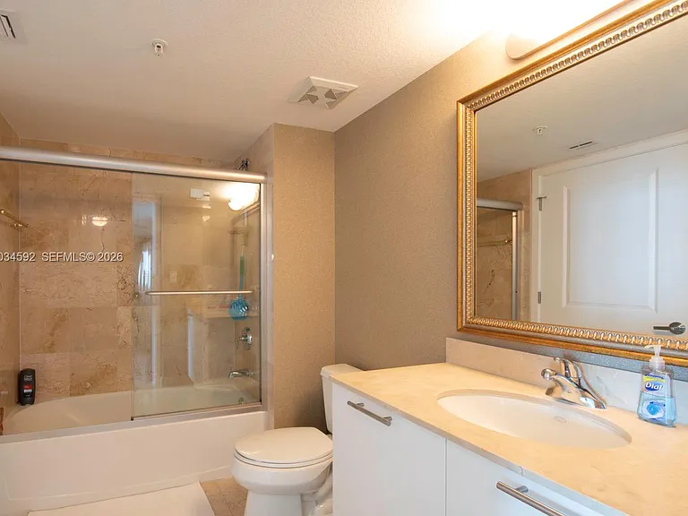1800 N Bayshore Dr #220 — Photo 8