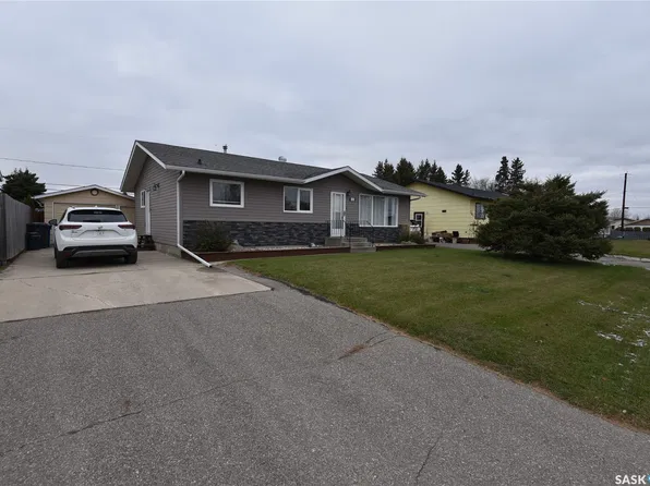 110 6th Street E, Nipawin, SK S0E 1E0
