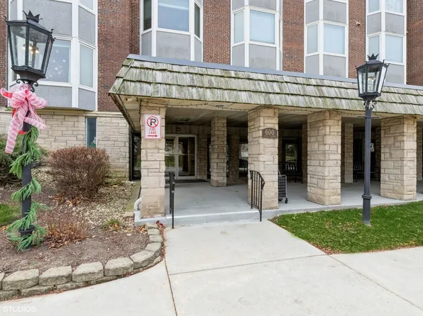 600 Thames Pkwy APT 2E, Park Ridge, IL 60068