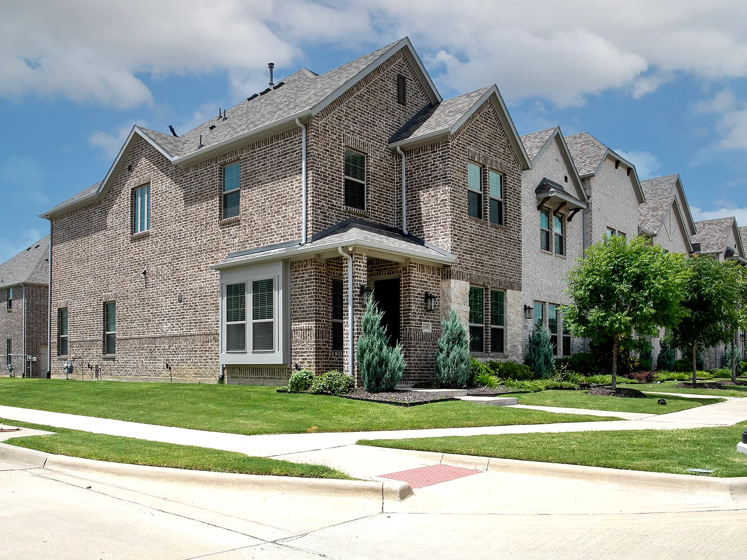 3 bed, 2.5 bath, 1730 sqft, $3,200 — Photo 2