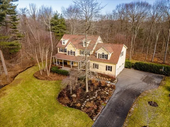 157 Bay Colony Dr, Westwood, MA 02090