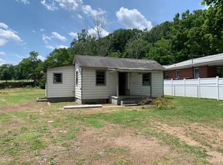 2827 Douthat Rd, Clifton Forge, VA 24422