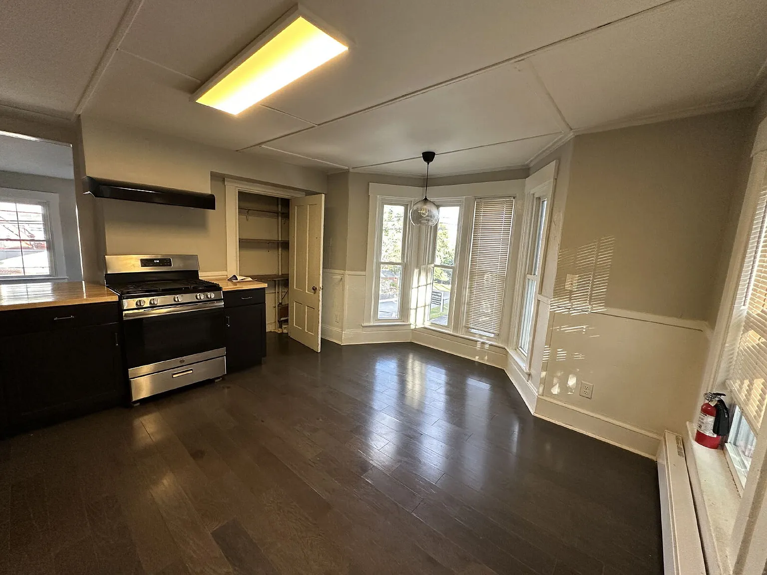 3 bed, 1.0 bath, $1,950 — Photo 3