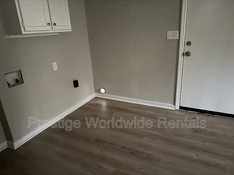 3 bed, 1.0 bath, 1117 sqft, $1,200 — Photo 3