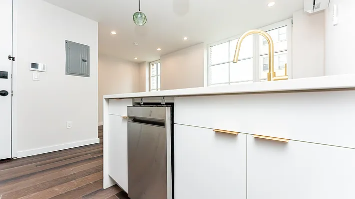 Rented by Nooklyn NYC LLC | media 12