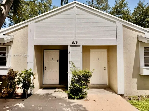 819 NE 214th Ln APT 1, Miami, FL 33179