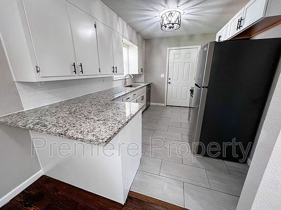 5th image of 10505 Oakland Ave