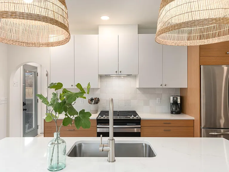 2417 N Overland Trl — Photo 13