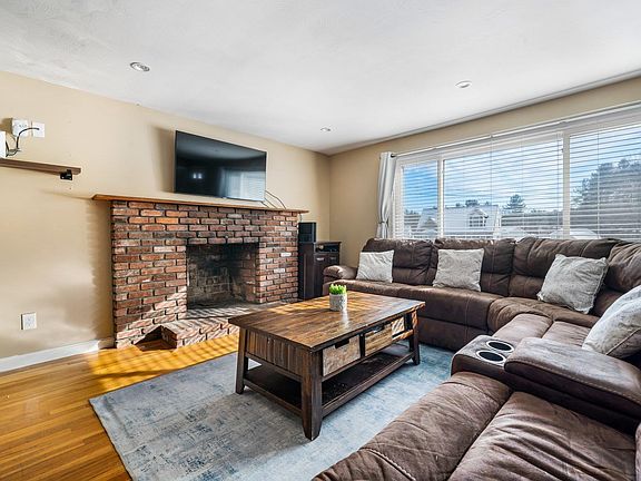 3rd image of 18 Hopkins Drive