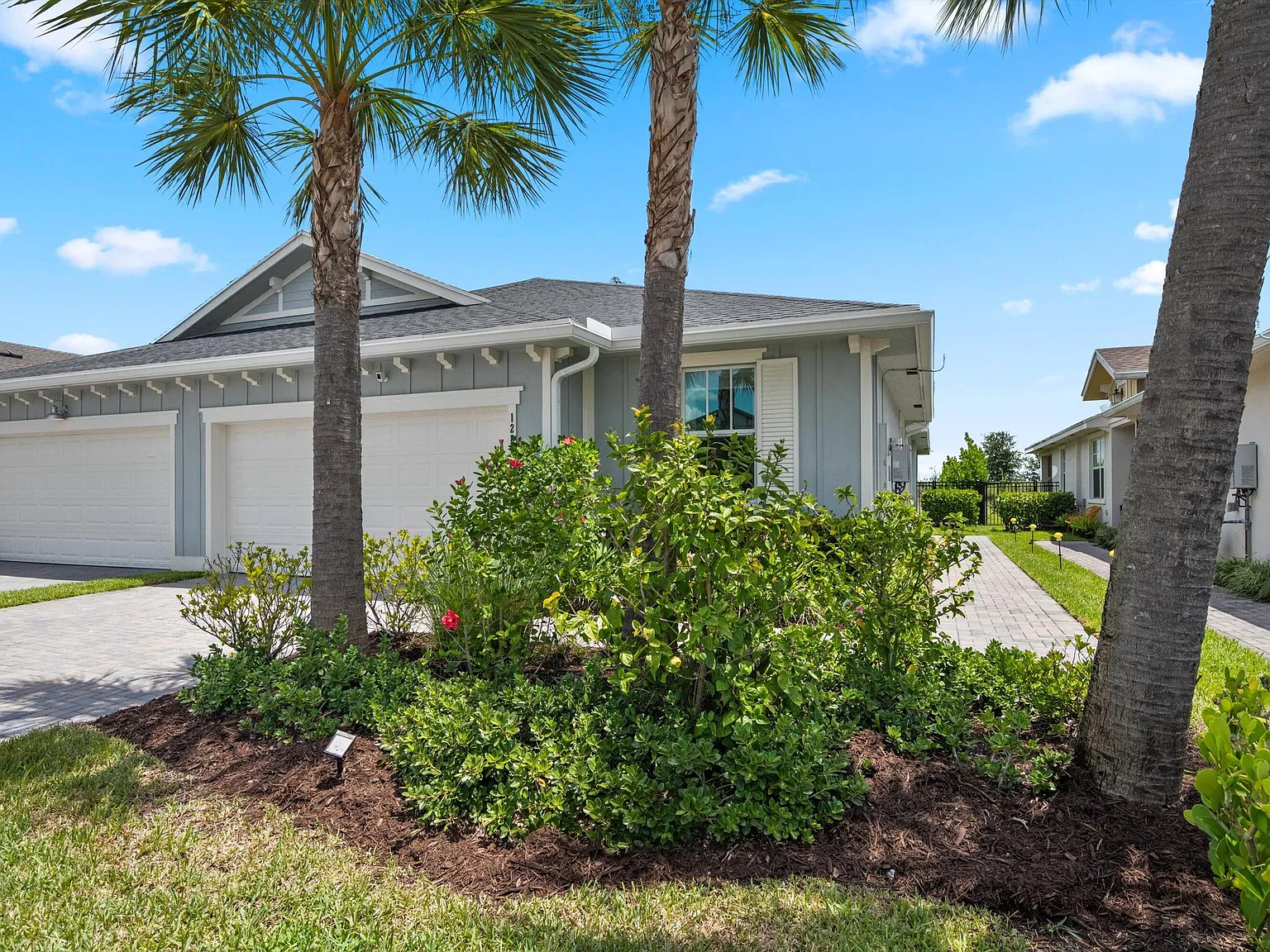 3 bed, 2.0 bath, 1952 sqft, $3,900 — Photo 4