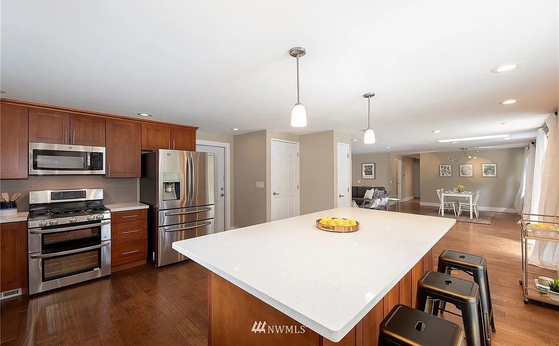 3 bed, 1500 sqft, $3,795 — Photo 3