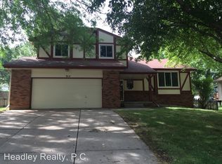 914 Edgewood Blvd, Papillion, NE 68046