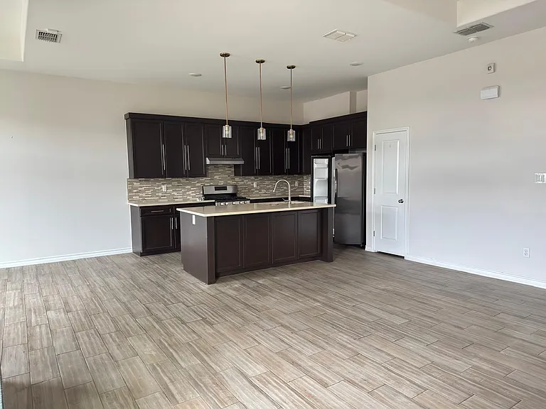 6002 Amir Dr — Photo 6