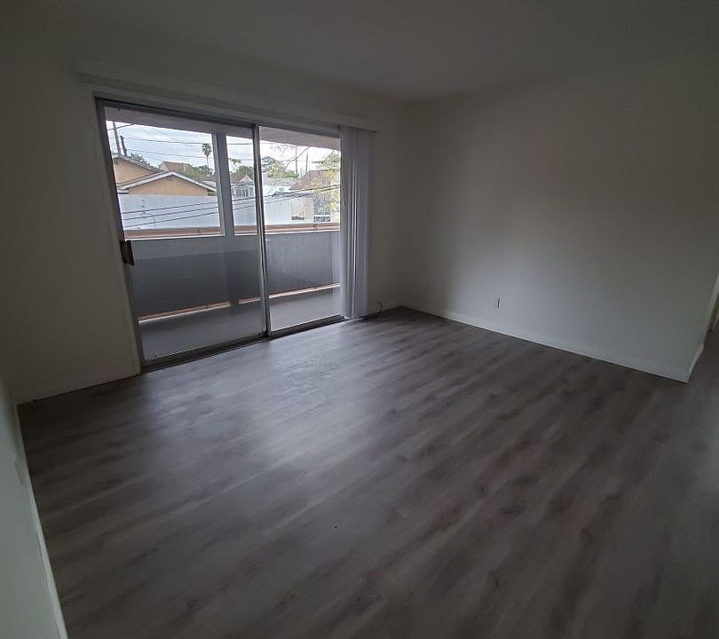 1st image of 114 E 64th Pl Unit 6