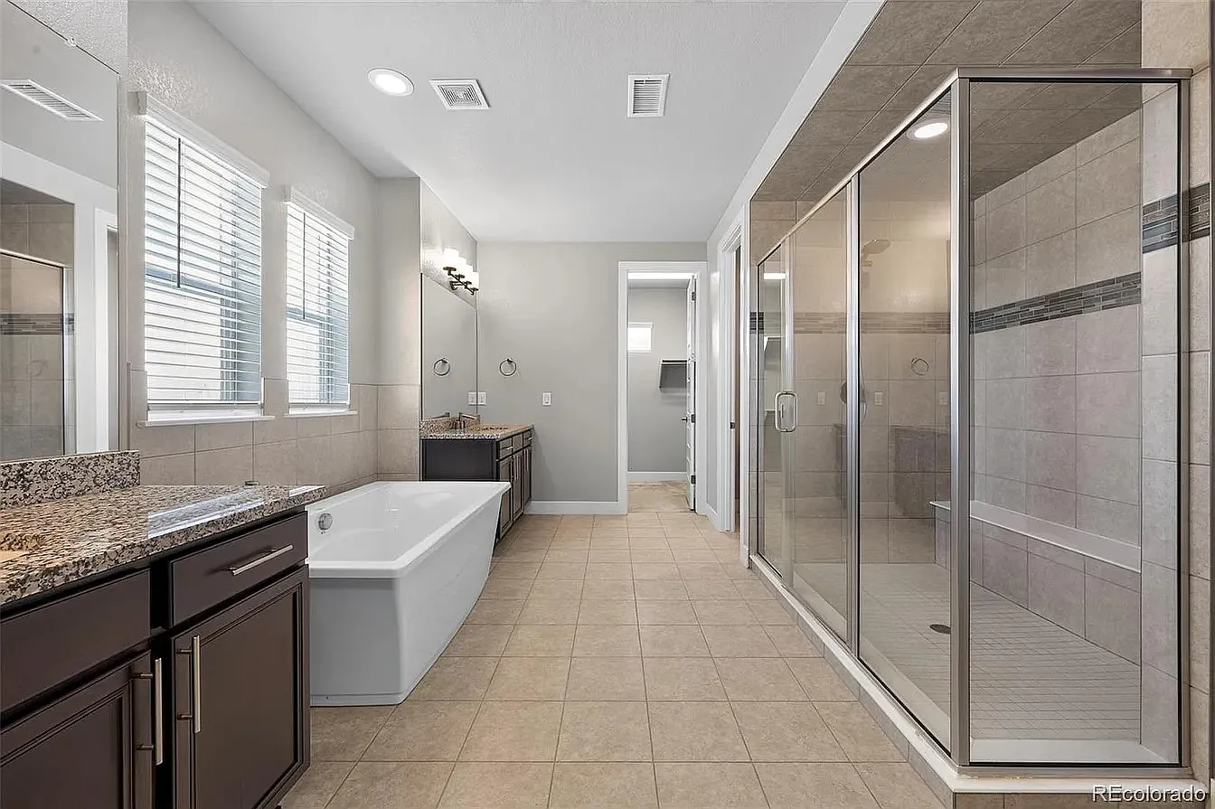 4 bed, 4.5 bath, 3934 sqft, $1,800 — Photo 4
