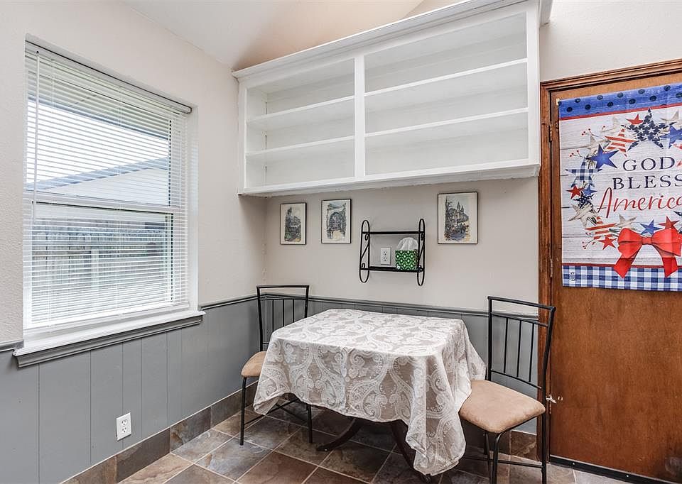 1st image of 320 E Elder Ln