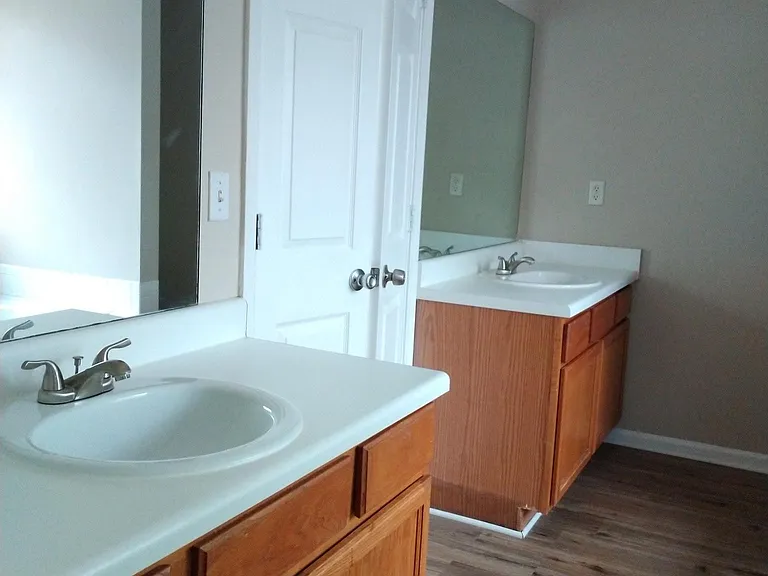 2390 Manor Oak Ct — Photo 10