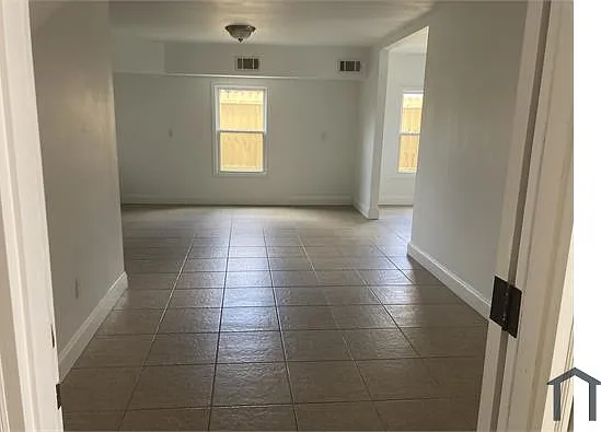 3 bed, 2000 sqft, $2,000 — Photo 2