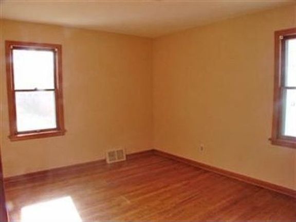 5th image of 26490 Briardale Ave