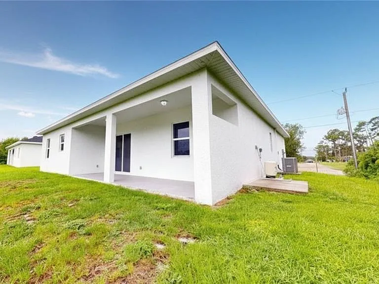 6050 Stratton Rd — Photo 2