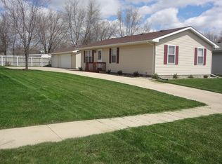 36 Geneva Ct, Bloomington, IL