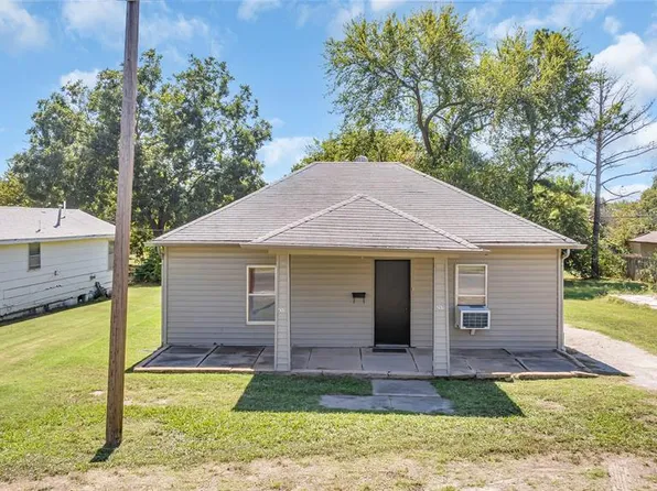 217 E Main St, Stratford, OK 74872