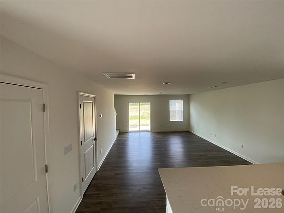 4th image of 611 Richard Rd