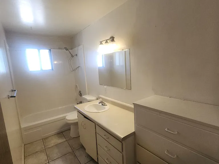 Hackwell Apartments — Photo 13