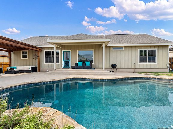 2nd image of 707 Englemann Oak Drive