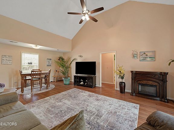 3rd image of 1220 Christianburg Ln