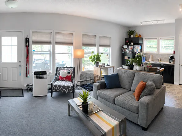 91 Auburn Bay St SE, Calgary, AB T3M 2A4