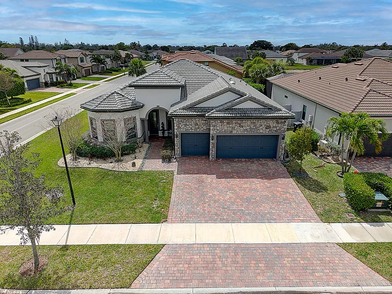 8324 Pedigree Cir — Photo 46