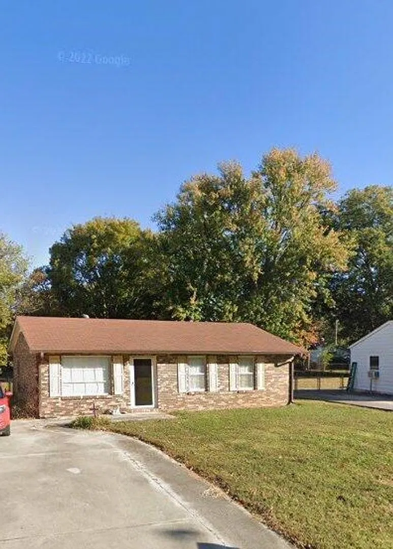 Cozy, Convenient & Ready to Call Home Welcome to Dellbrook! — Photo 1