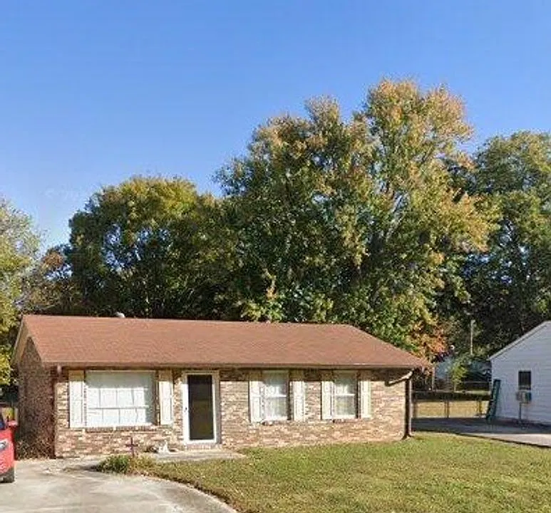 2017 Dellbrook Dr NE