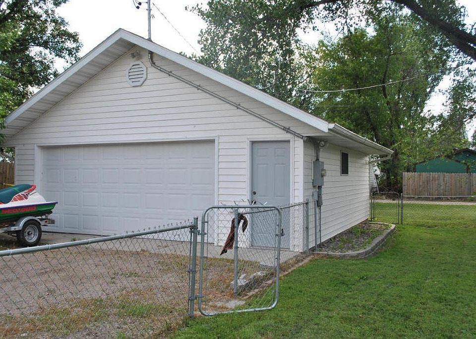2nd image of 338 20th St N
