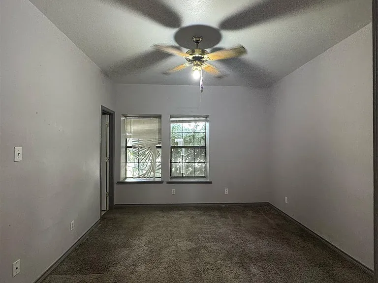 201 E Windsor Dr — Photo 15