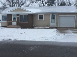 312 E Webb St, Davis, IL 61019