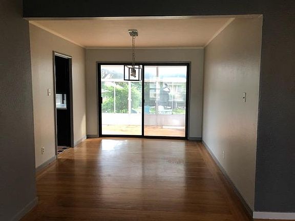 4th image of 108 McLellan Ave
