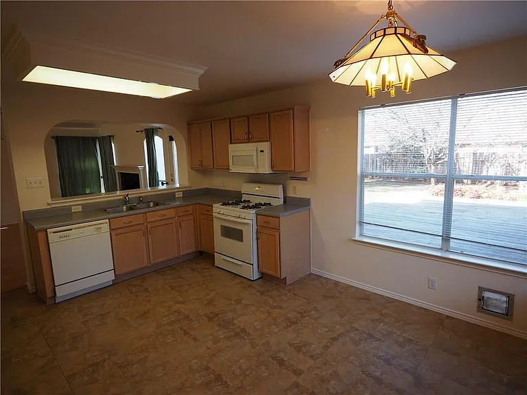 9602 Dalewood Dr — Photo 5
