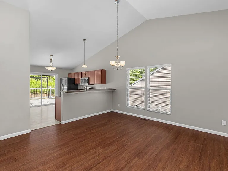 6593 Buckingham Palace Dr — Photo 9