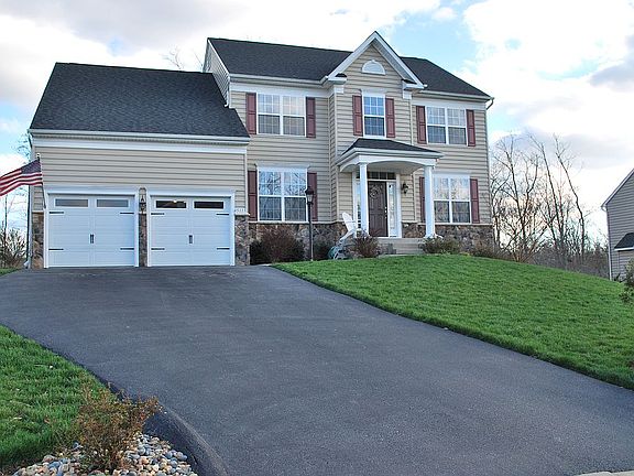 2nd image of 45115 Woodhaven Dr
