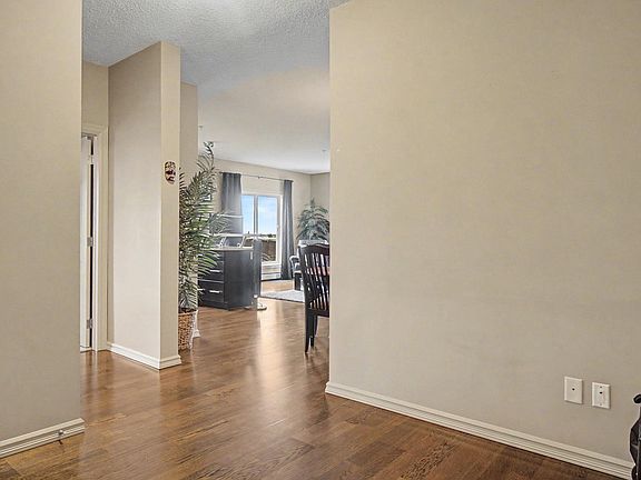 3rd image of 263 Macewan Rd SW #415