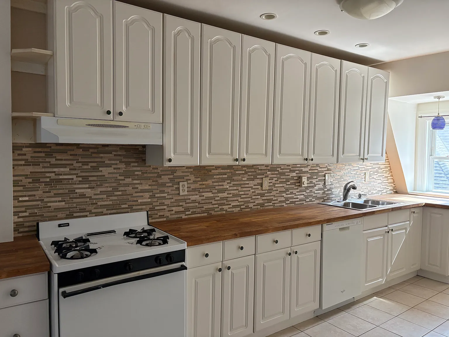 2 bed, 750 sqft, $1,700 — Photo 2