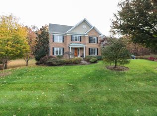 12309 Country Ridge Ln, Fairfax, VA 22033