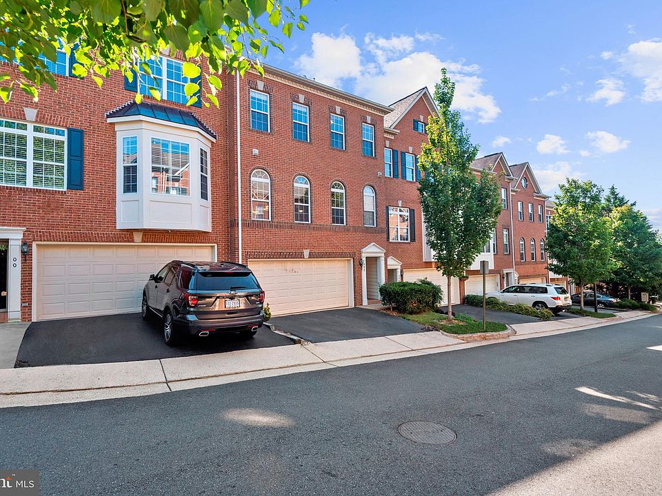1st image of 402 Stanton Pl