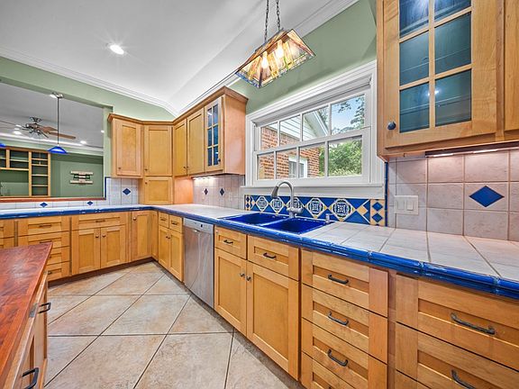 5th image of 4112 Raguet St
