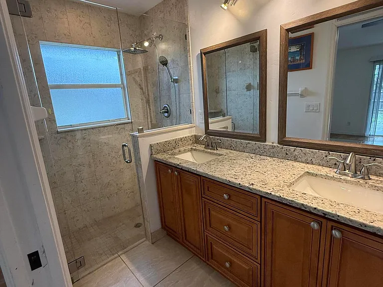 249 NE Glentry Ave — Photo 11