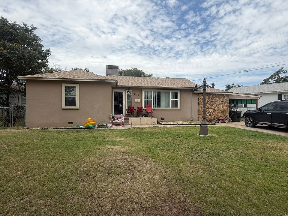 1st image of 807 N Edwards St