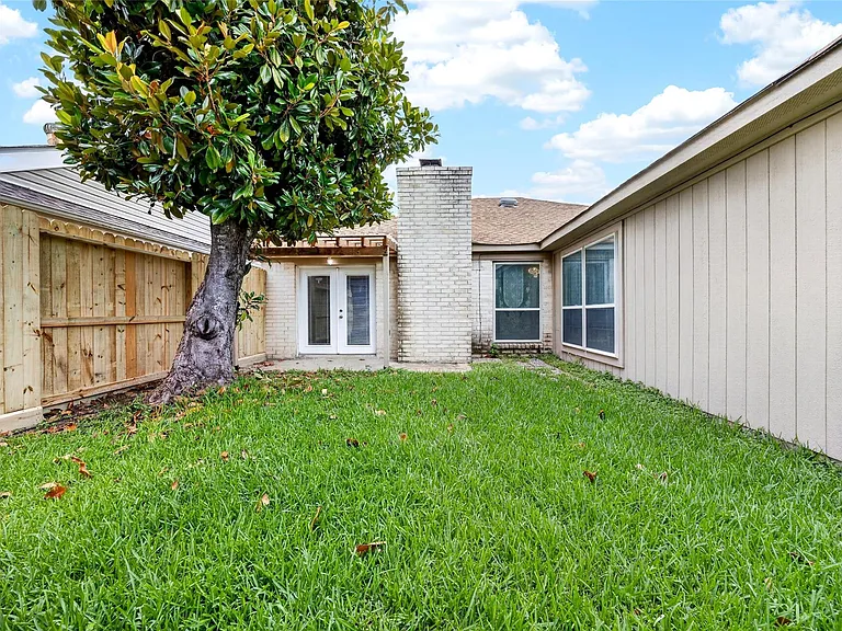 11103 Bellerive Dr — Photo 33