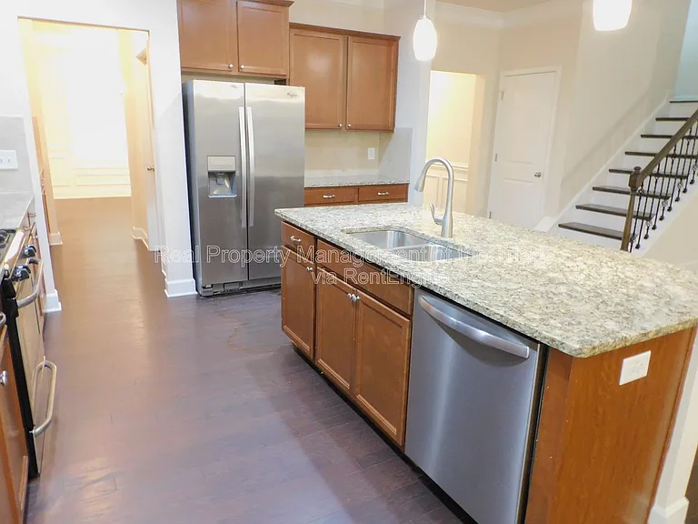1427 Sawyer Ave — Photo 16